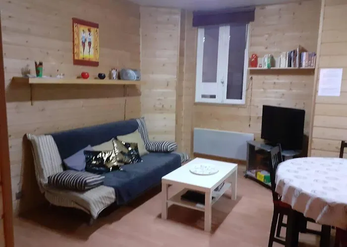 Face Au Thermes Et Au Calme